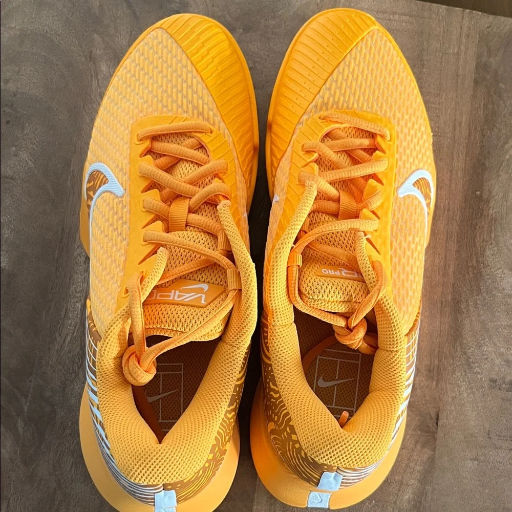 Nike Zoom Vapor Pro 2 HC Women's Tennis Sneakers - Picture 4 of 5